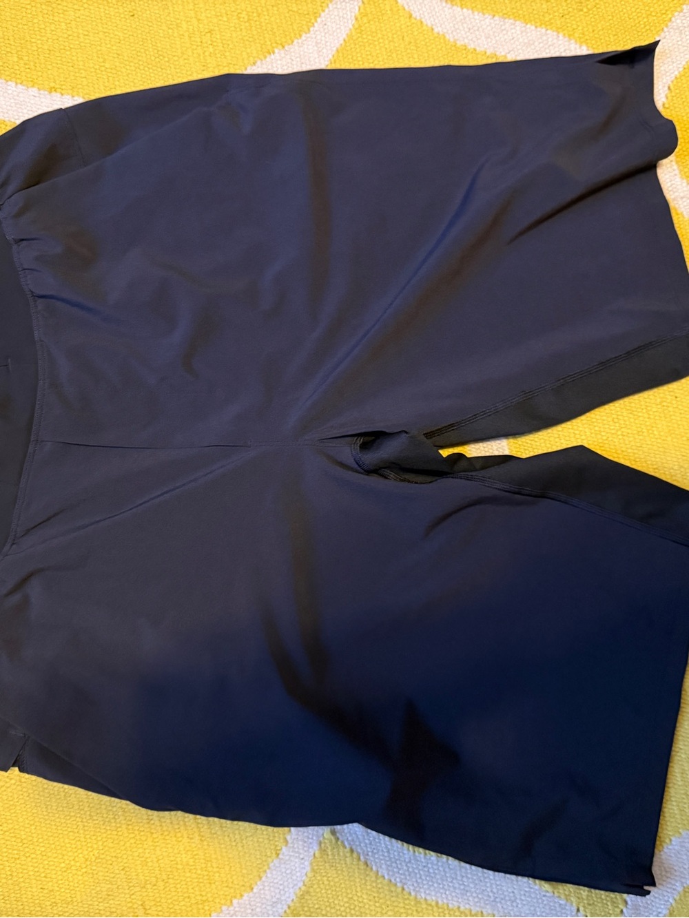 Men’s unlined Lululemon nylon shorts